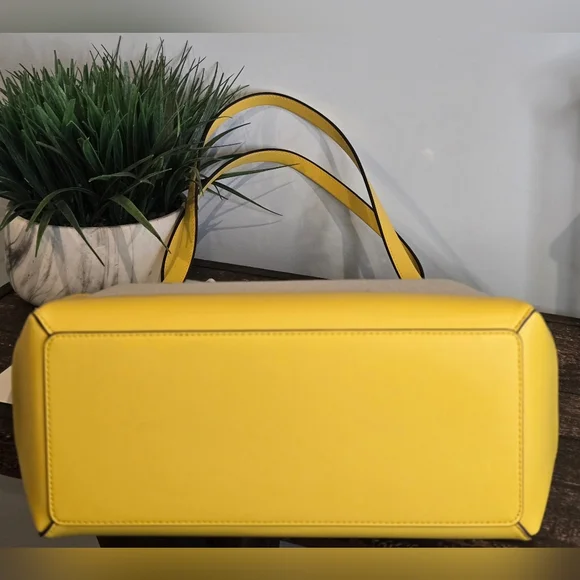 Michael Kors Reed Large Tote Bag - Picture 6 of 12